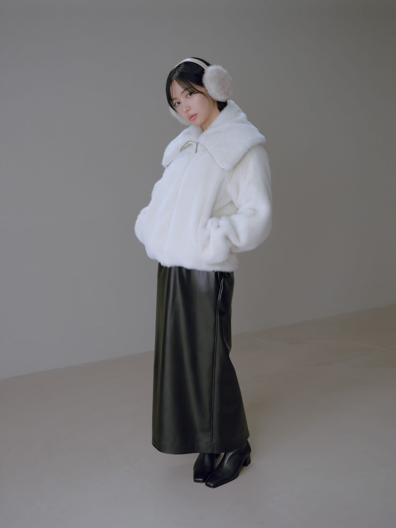 SOMETHING WHITE イメージ05