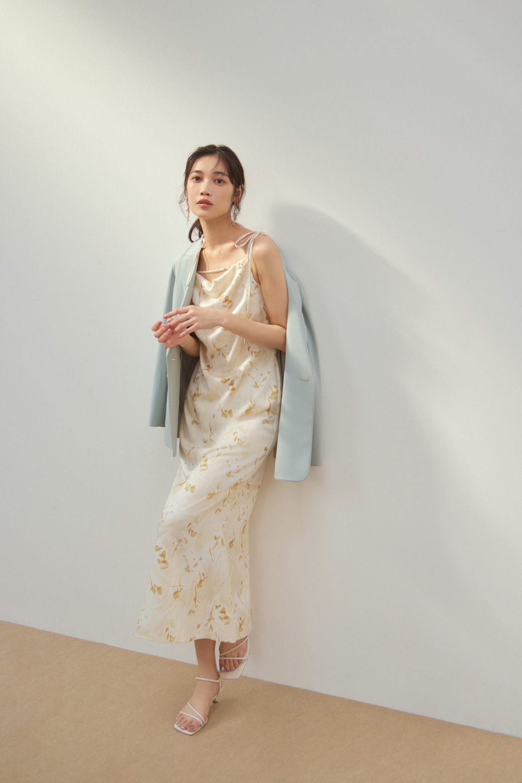 Jacket ¥24,200, Dress ¥23,100, Pierced earrings ¥10,780, Shoes ¥17,600