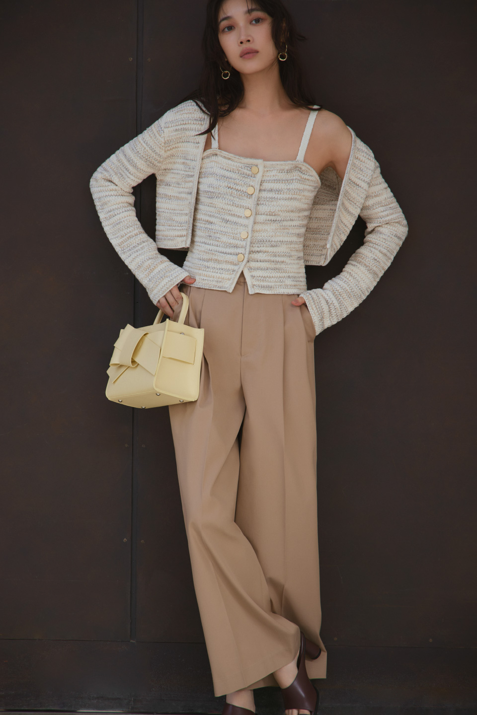 Knit tops ¥23,100, Pants ¥20,900, Pierced earrings ¥4,950, Bag ¥10,780, Shoes ¥24,200