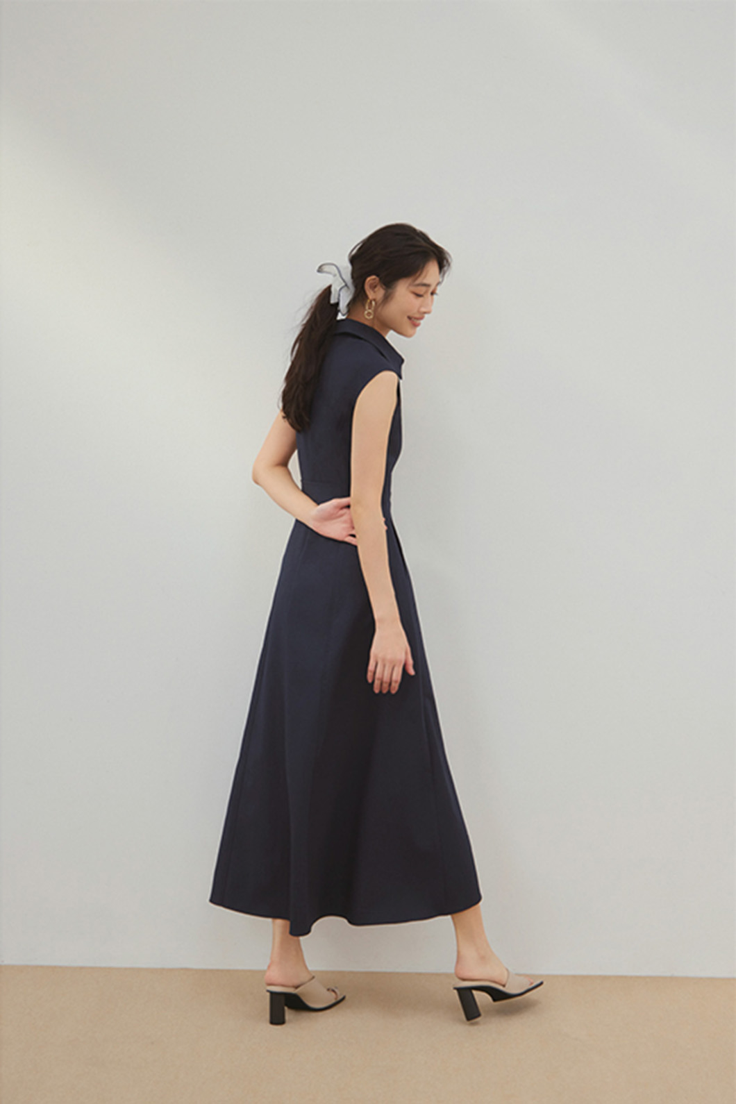Dress ¥27,500, Goods ¥4,400, Pierced earrings ¥4,950, Shoes ¥24,200