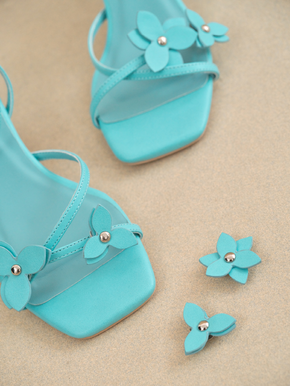 フラワーモチーフストラップサンダル
