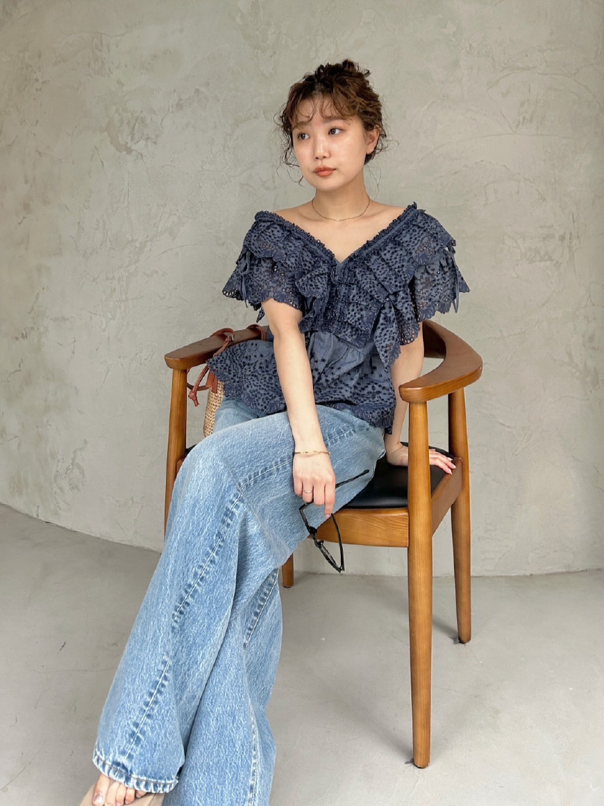 FRILLS BLOUSE
