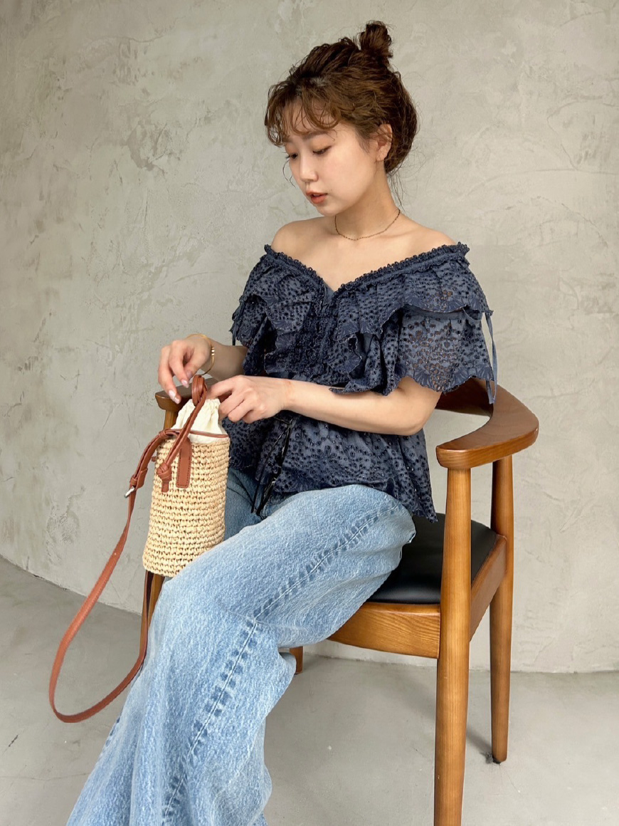 FRILLS BLOUSE