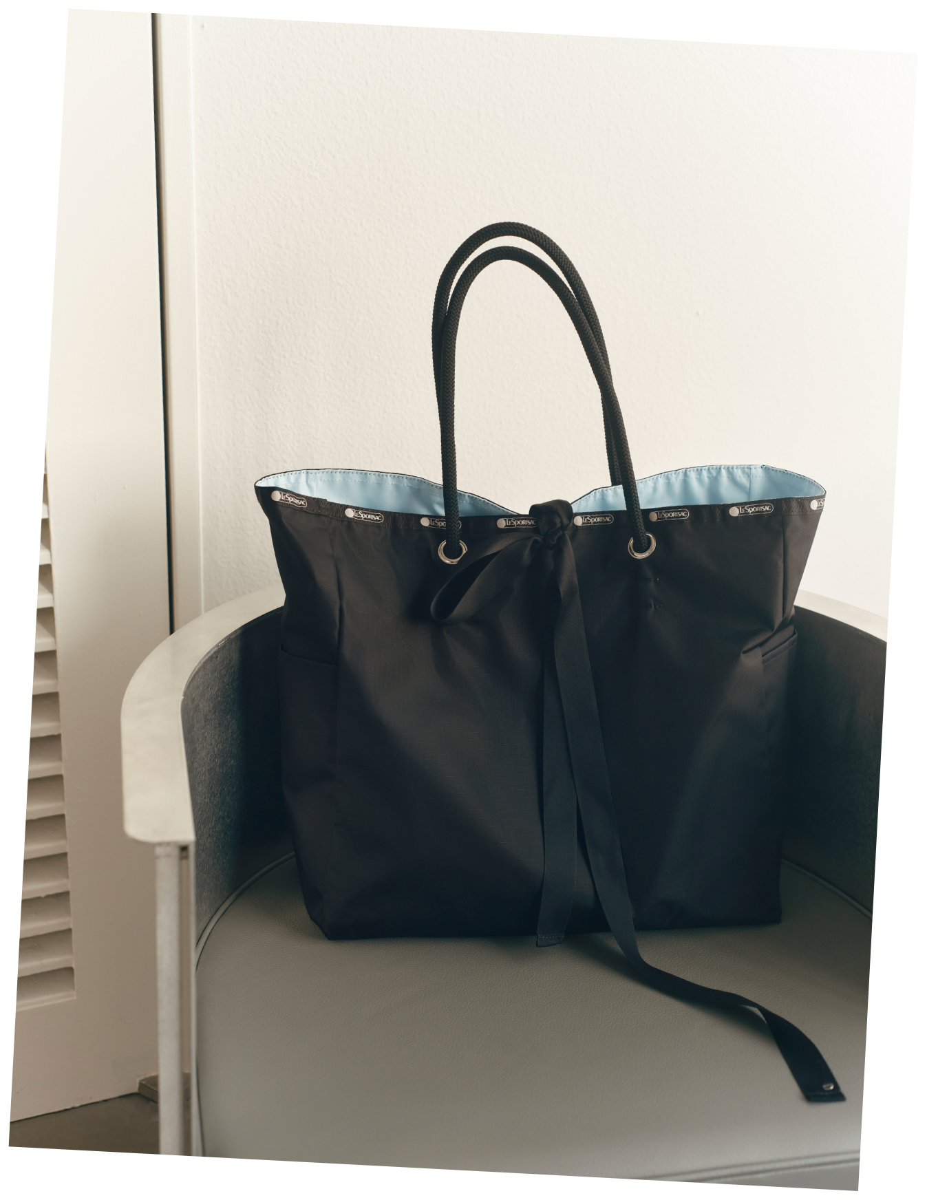 ブラック色の【レスポートサック】リボントートバッグの商品画像