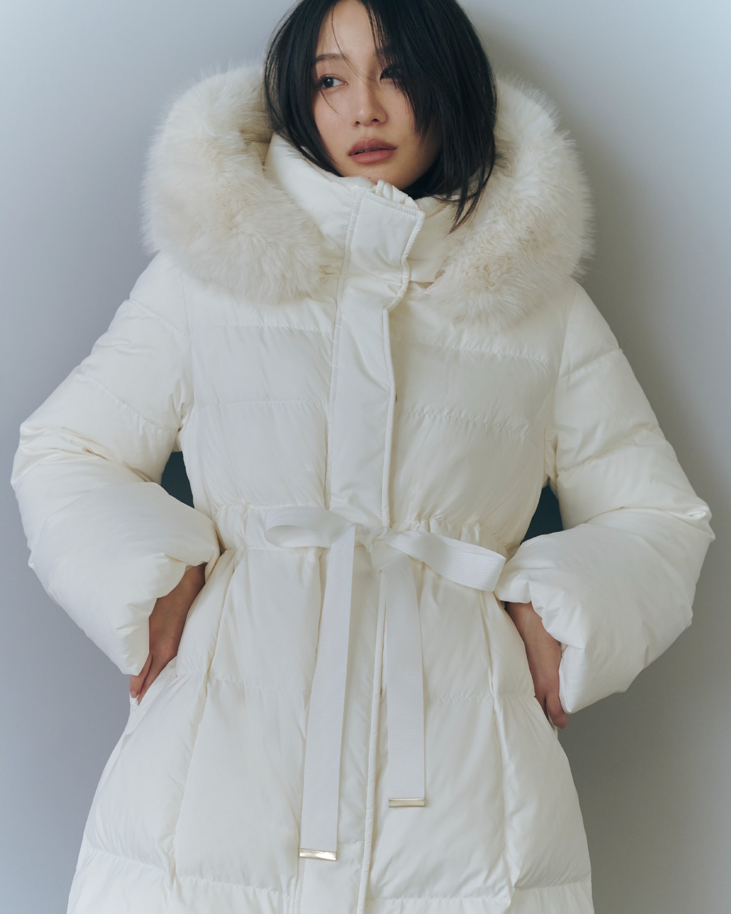 WASHABLEボートネックニットPO、WASHABLEウエストゴムニットSPT、【ルエル】リボンヘアクリップ、キトゥンヒールロングブーツの着用イメージ