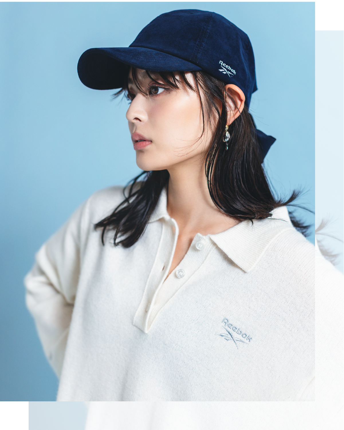 【Reebok】ラガーカラーポロニットプルオーバー・【Reebok】キャップ・2WAYトリニティドロップピアスを着用した女性の画像