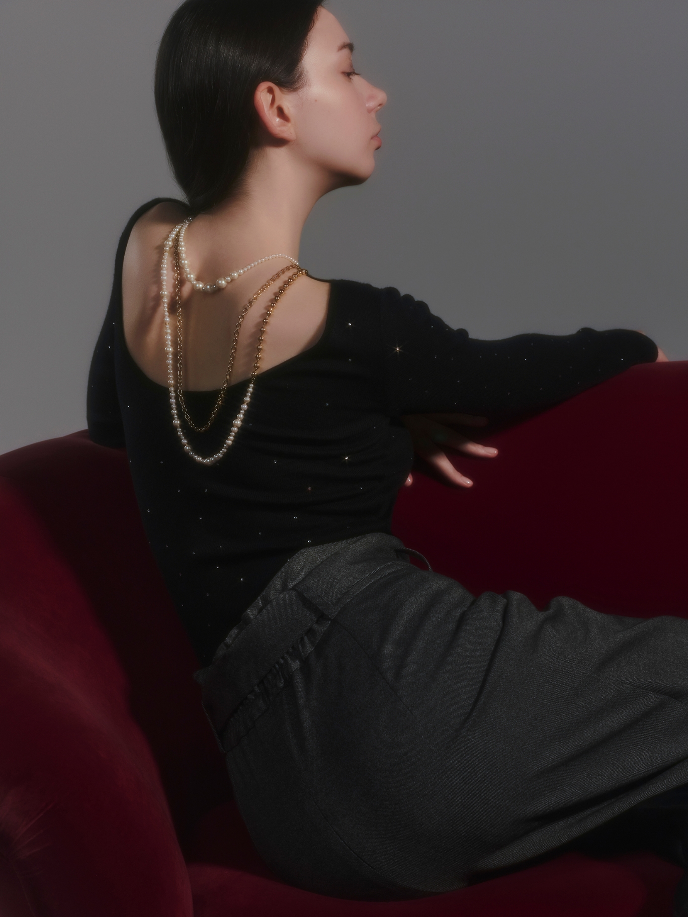 Tops Skirt Necklaceを着用するモデル