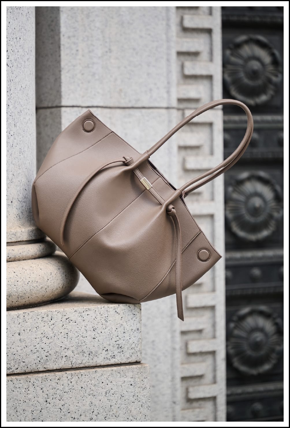 ベルトデザインのトートバッグ