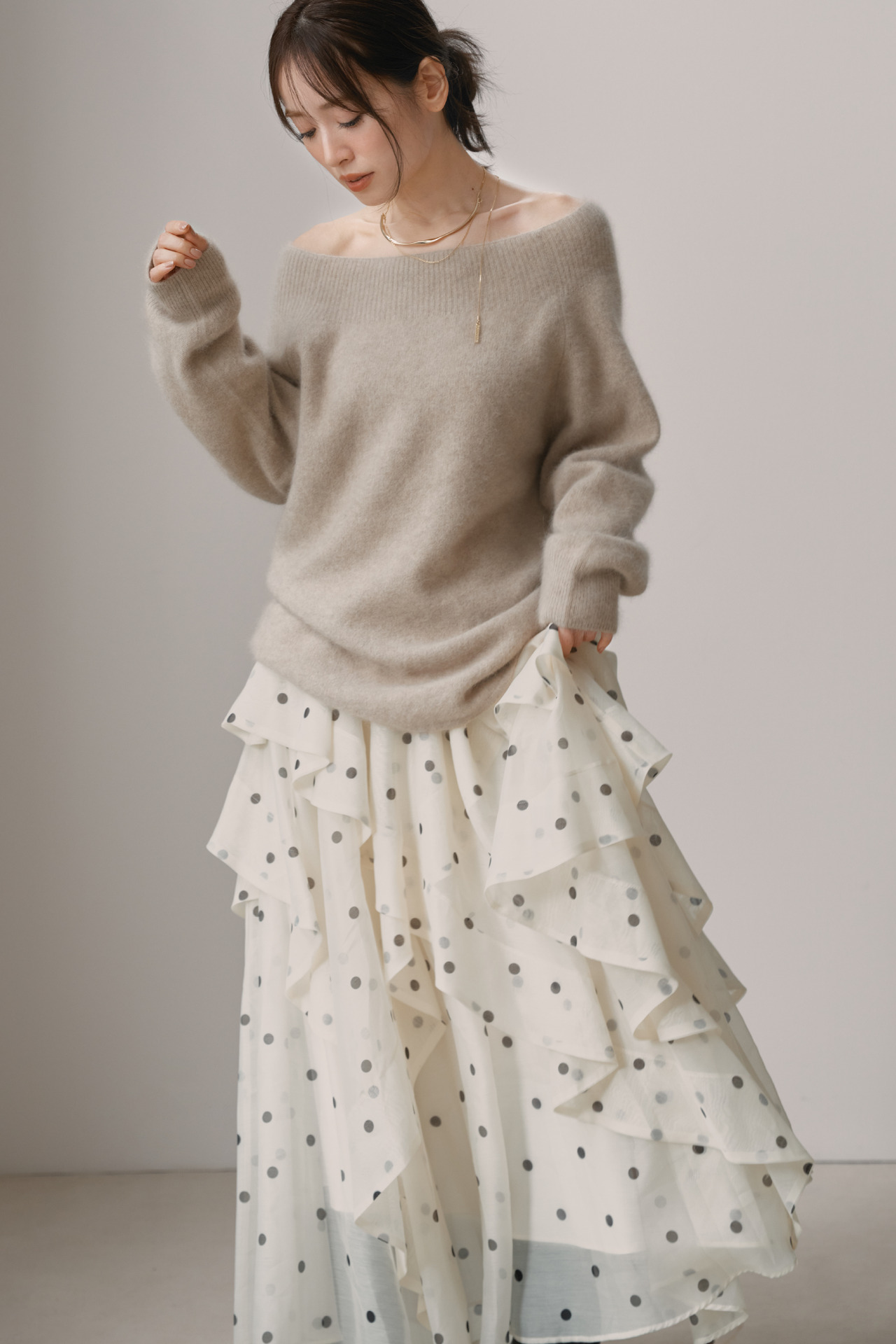 Knit tops と Skirt の着用カット 2枚目