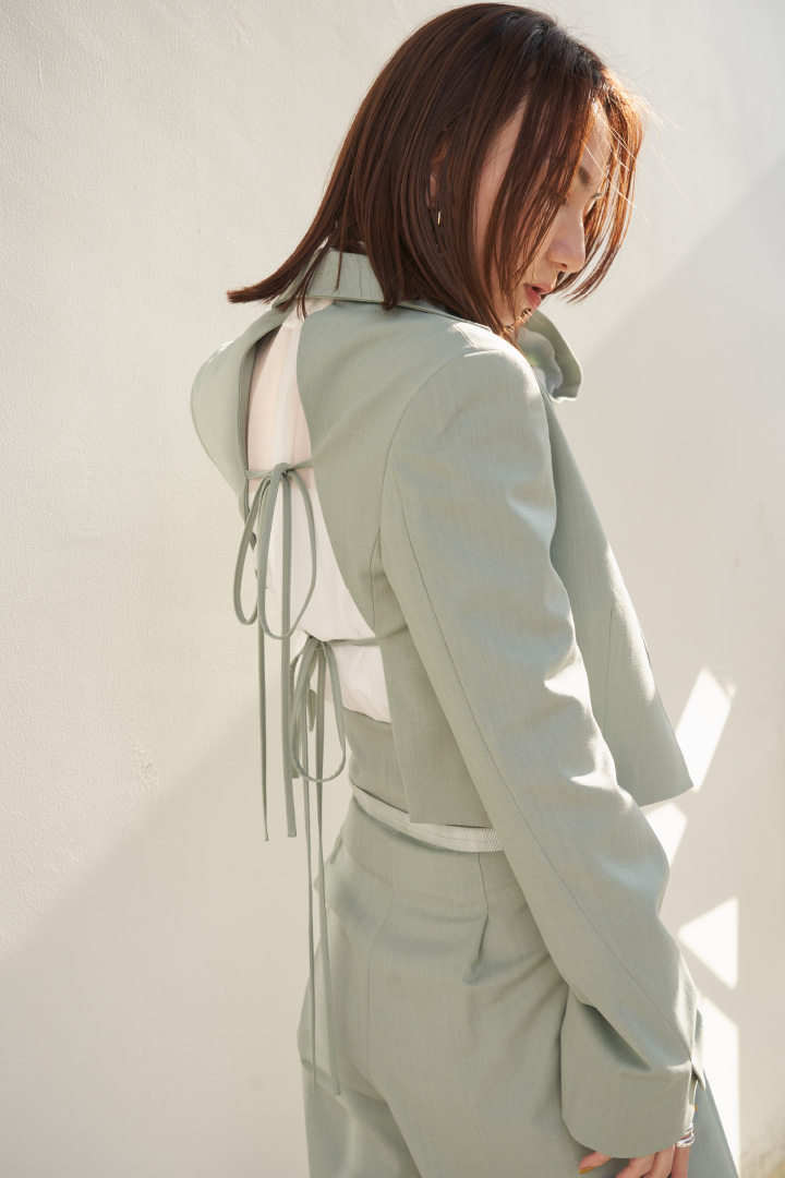v